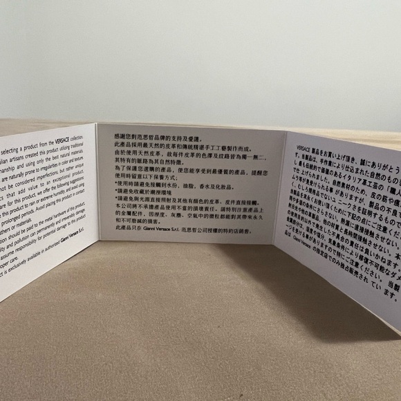 VERSACE Card Packaging - Picture 2 of 3